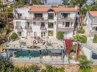 5760 Rolling Rd, Woodland Hills, CA 91367