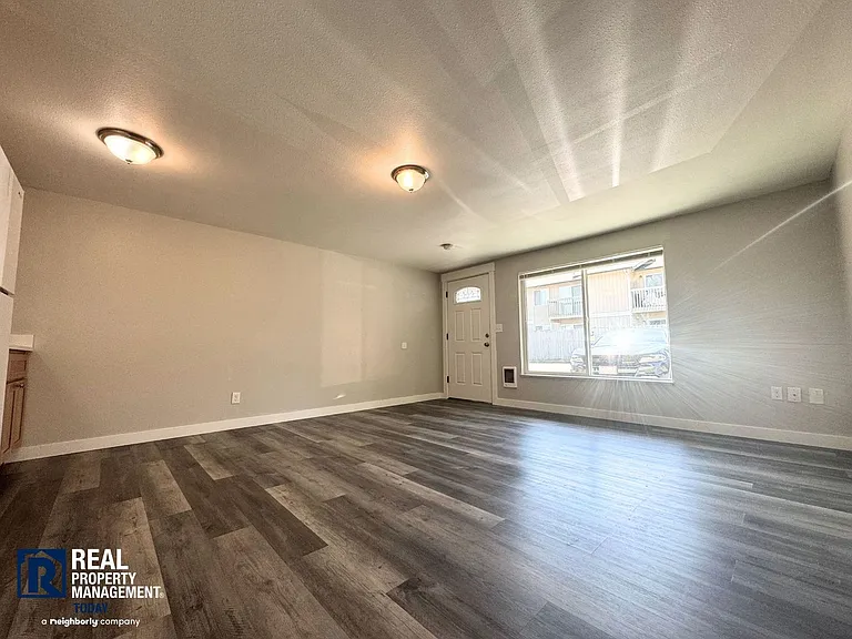 6415 Steilacoom Blvd SW Tacoma — Photo 12