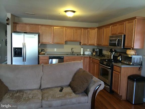 4th image of 401 Redbud Ln
