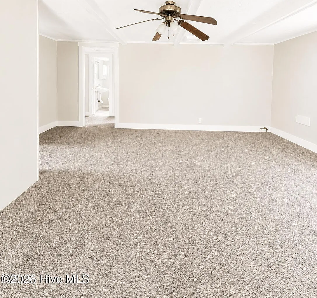 3 bed, 1.0 bath, 944 sqft, $1,550 — Photo 2