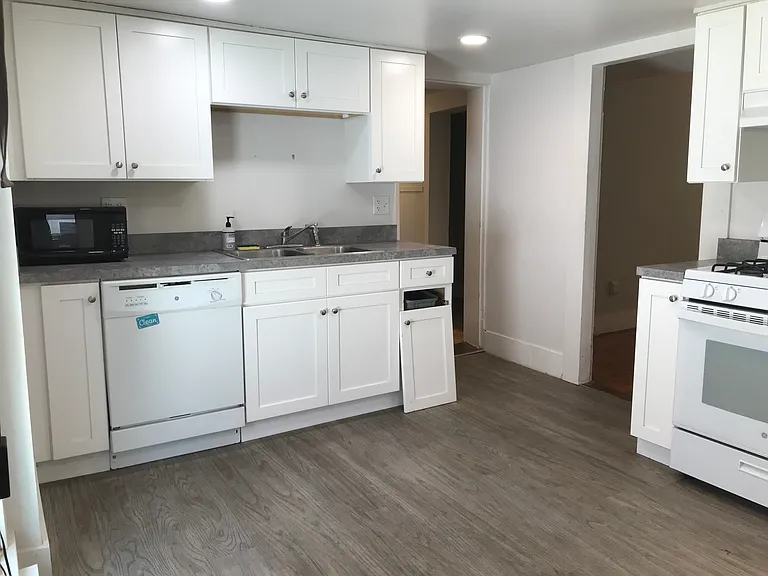 20 Taylor Ave #2 — Photo 5