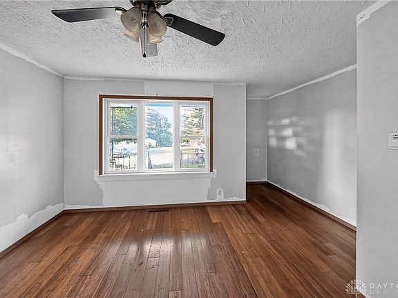 4th image of 320 Muntz St
