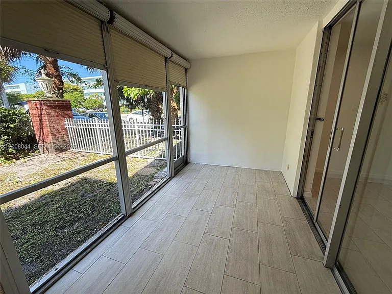 609 NE 14th Ave #108 — Photo 6