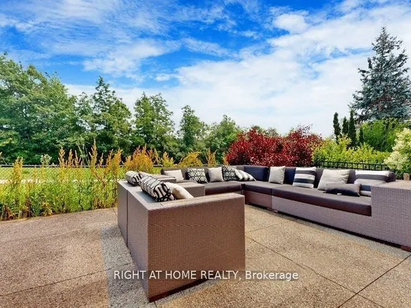 1138 Woodington Ln, Oakville, ON L6H 7T9