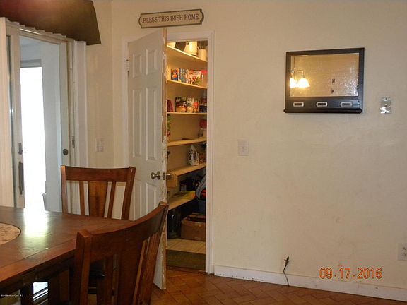 4th image of 32 Oak Hill Dr