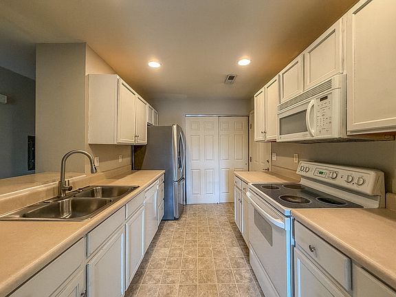 4th image of 2404 Windward Blvd Unit 201