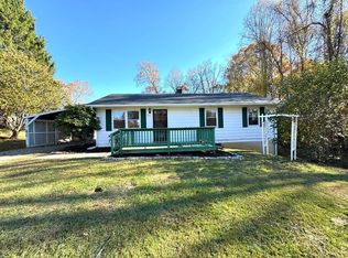 225 Forest Dr, Hillsville, VA 24343