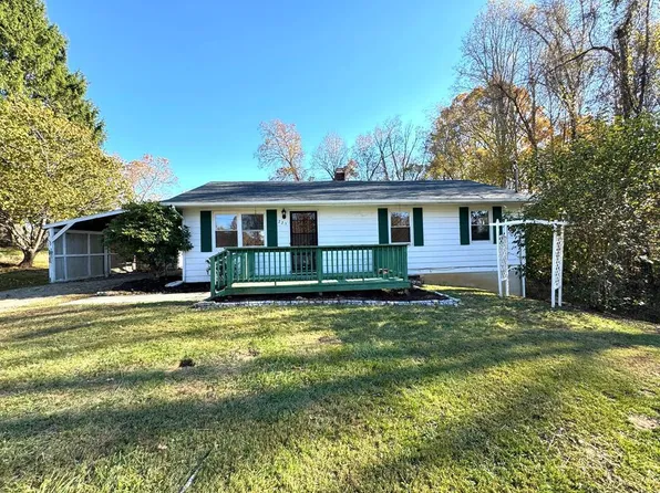 225 Forest Dr, Hillsville, VA 24343