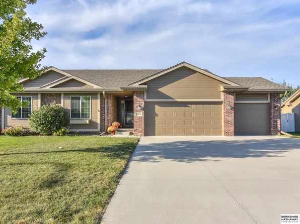 16018 Mormon St, Bennington, NE 68007