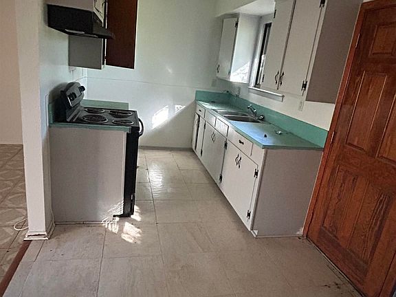 5th image of 2256 Cunard Ave