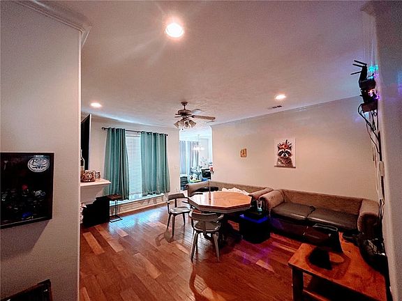 2nd image of 2316 Kendal Green Cir