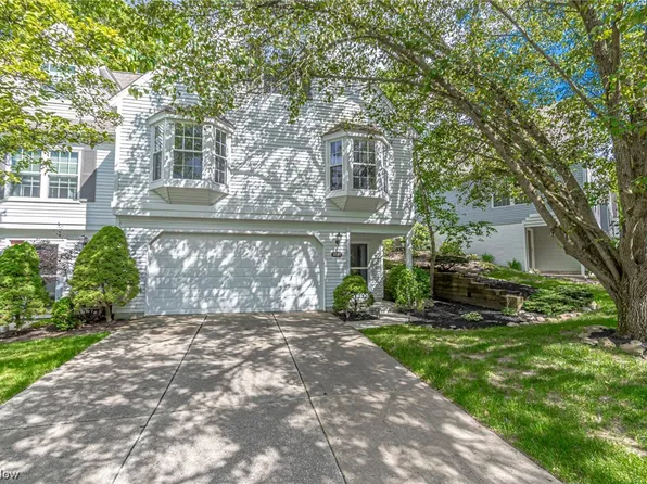 3328 Brookside Ln, Cuyahoga Falls, OH 44223