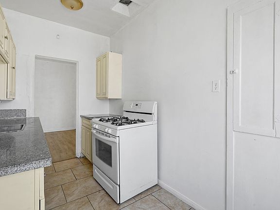 3rd image of 1321 W Martin Luther King Jr Blvd APT 7