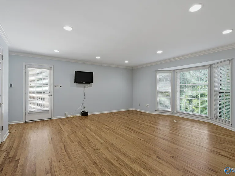 815 Baylor Dr SE — Photo 17