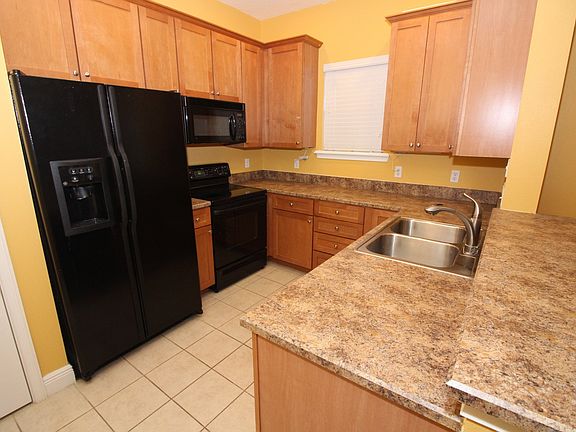 4th image of 830 Ellwood Ave Unit F