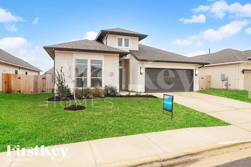 4 bed, 3.0 bath, 2352 sqft, $2,115 — Photo 2