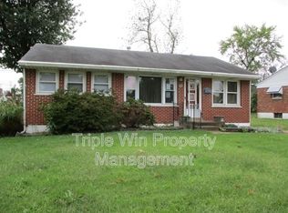 90 W Saint Anthony Ln, Florissant, MO 63031