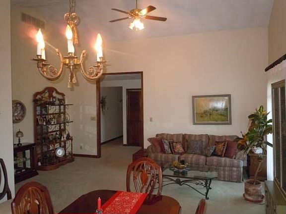 3rd image of 29 Illini Dr