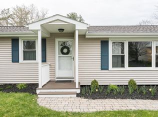 26 Dorset Dr, Canandaigua, NY 14424
