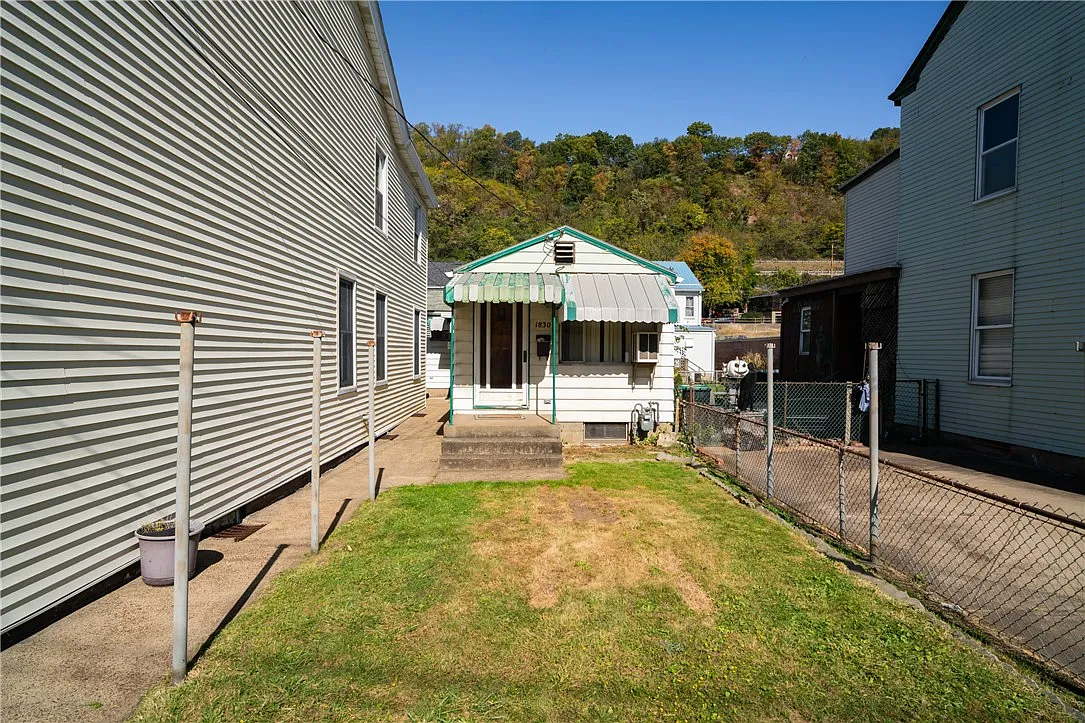 1830 Cecil St photo 1