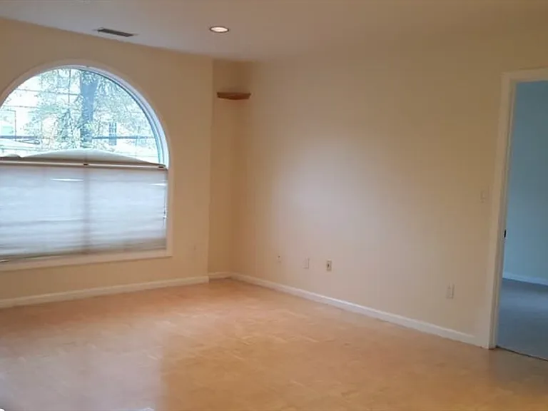 121 Longwood Ave #2B — Photo 4