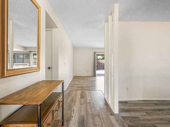 2nd image of 4810 E Sunnyside Dr