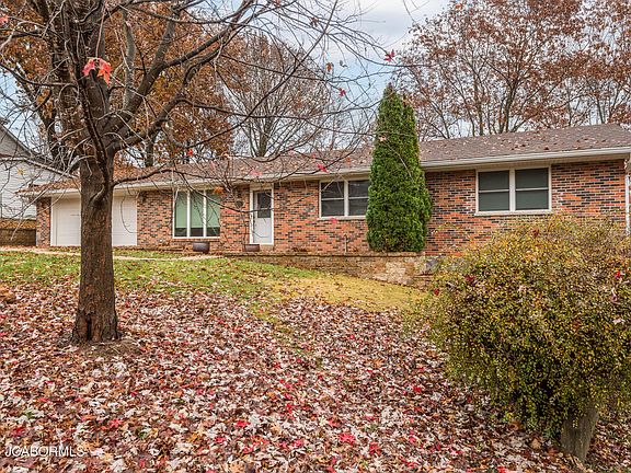 5th image of 229 Fredricks Ln