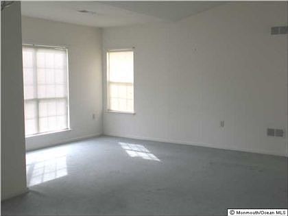 4th image of 1138 Thornbury Ln