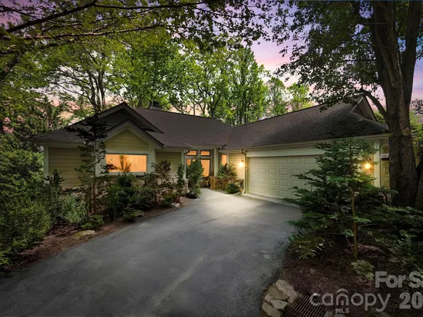 8 Spring Ridge Ln, Hendersonville, NC 28739
