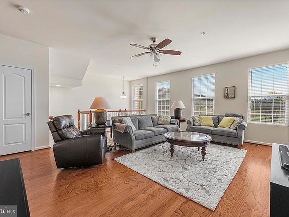 4th image of 1038 Pultney Ln