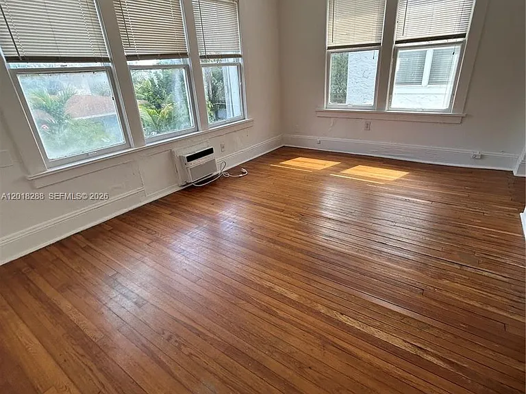 529 NE 66th St #7 — Photo 2