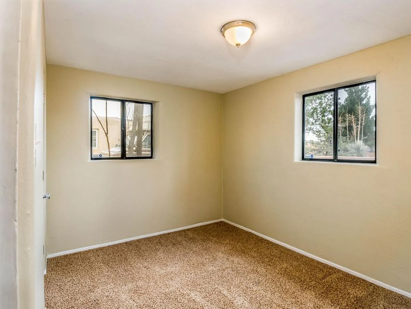 Charming two bedroom home — Photo 4