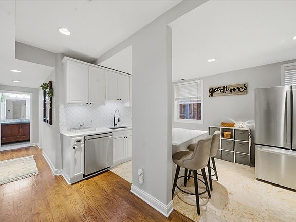 2nd image of 5953 N Winthrop Ave APT 1E