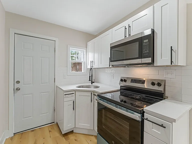 2066 Eastburn Ave — Photo 9