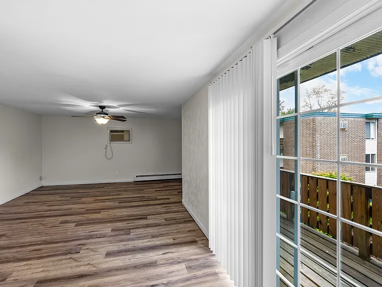 Clay Court Apartments — Photo 38