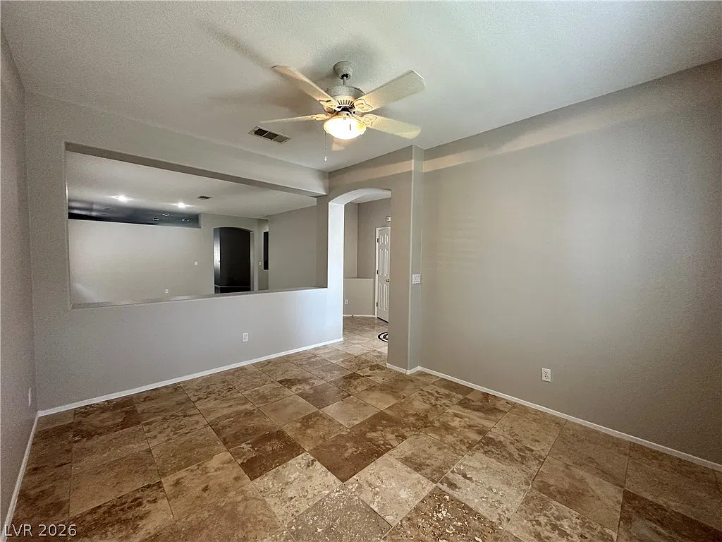 3 bed, 2.0 bath, 1994 sqft, $2,870 — Photo 3