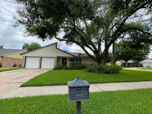 3rd image of 702 Canyon Garden Dr