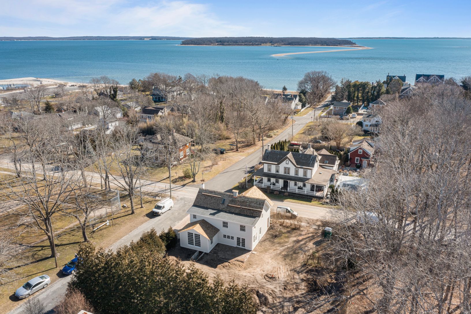  Moments to beaches and village restaurants /  PO & stores 
