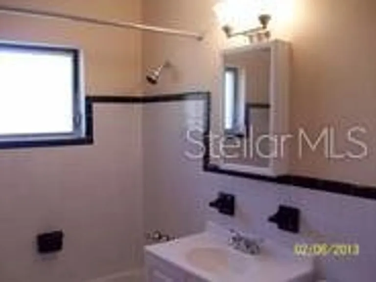 2433 Deedra St — Photo 9