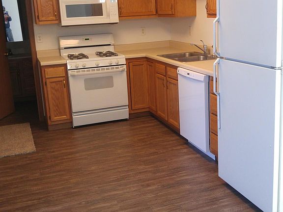 3rd image of 400 S Clover Ln