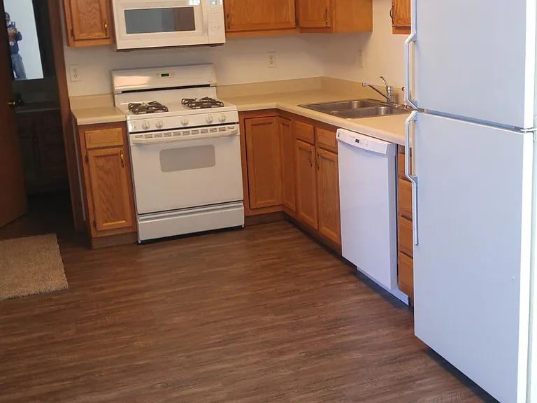 400 S Clover Ln — Photo 3