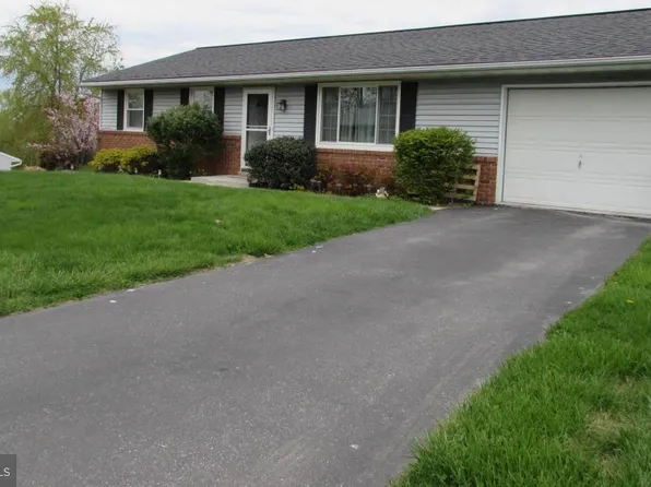 3157 Greenridge Dr, Lancaster, PA 17601