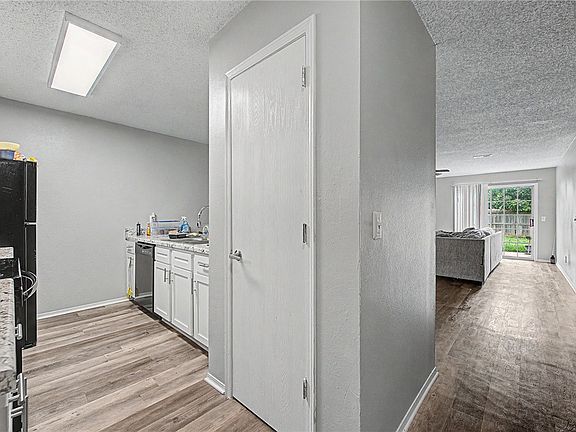 3rd image of 1599 N Boxley Ave