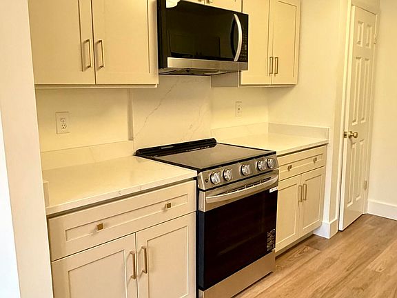 4th image of 87 Ashley Hall Plantation Rd APT 5