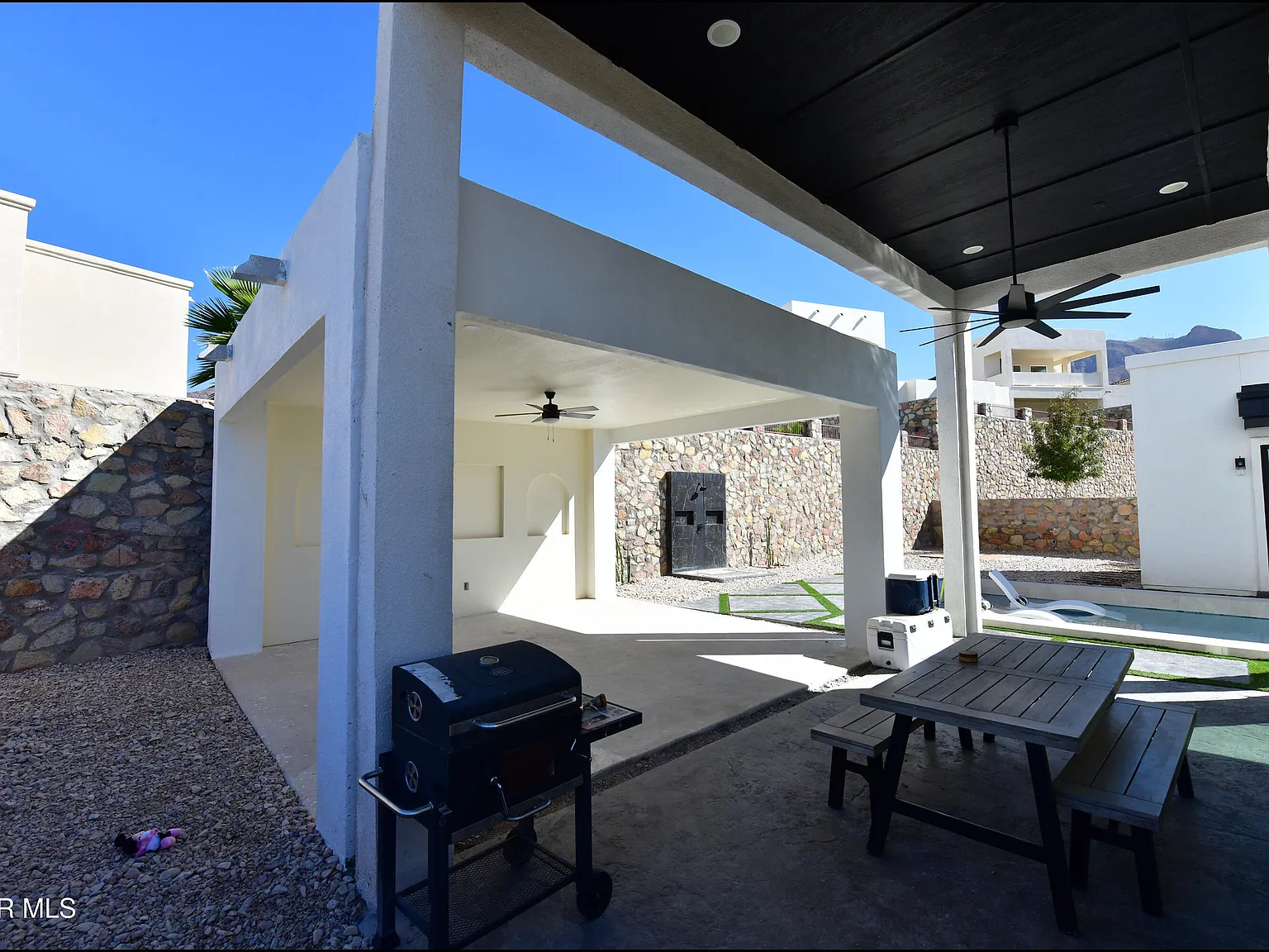 4 bed, 5.0 bath, 2900 sqft, $4,000 — Photo 3