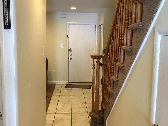3rd image of 124 Tudor Ct