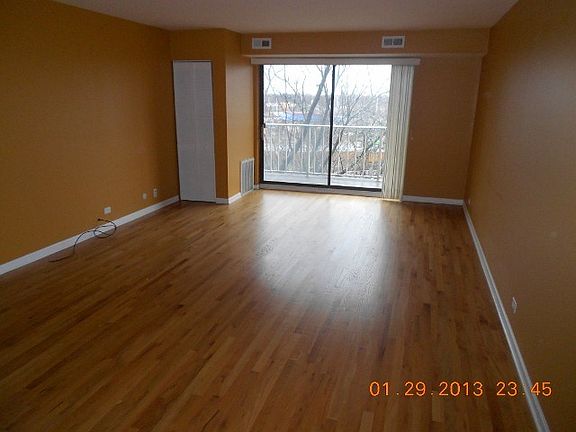 3rd image of 5400 N Astor Ln #412