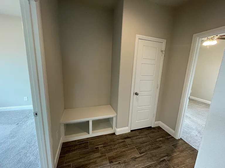 350 Carlisle Dr — Photo 17