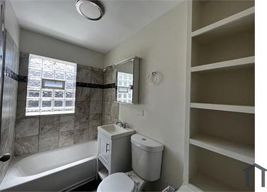 2nd image of 6630 S Vernon Ave APT 2S
