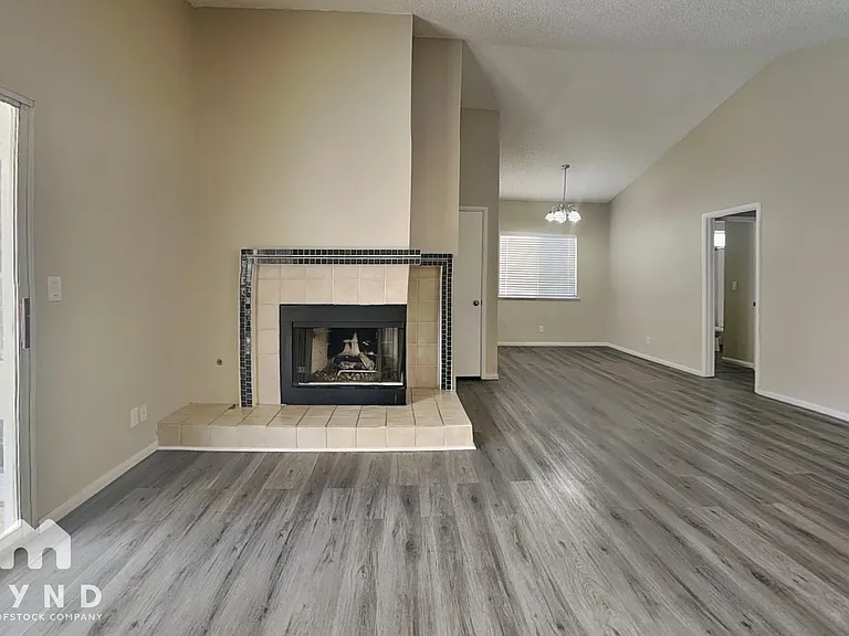 5825 Goodsprings Ct — Photo 2